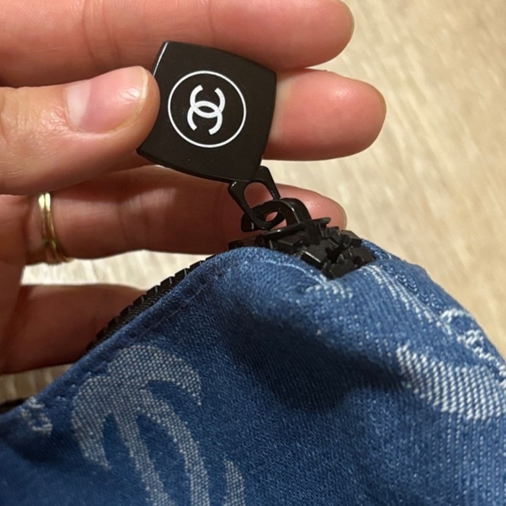 NWT GWP CHANEL DENIM MAKEUP BAG💗💗💗 - Picture 2 of 5